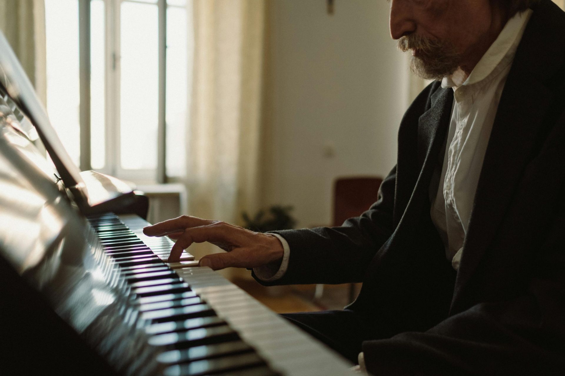 Best Piano Bench for Seniors & Older Adults (2026)