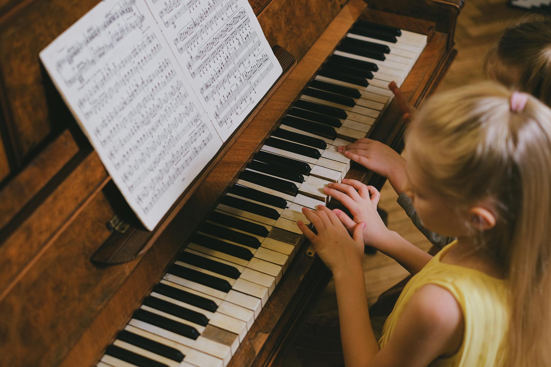 Piano Bench for Kids: What Parents and Teachers Need to Know
