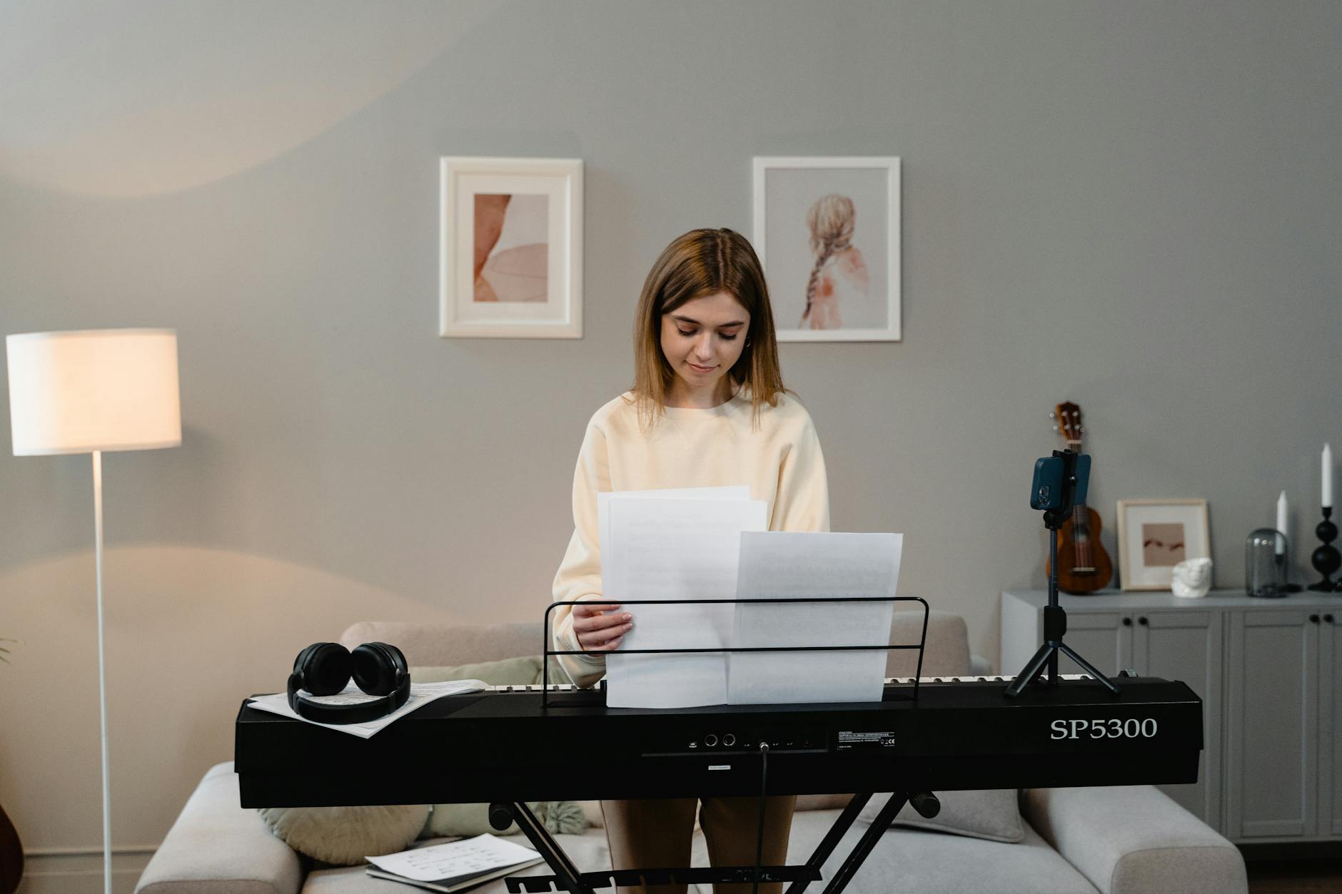 Piano Bench for Small Spaces: Compact Options That Work